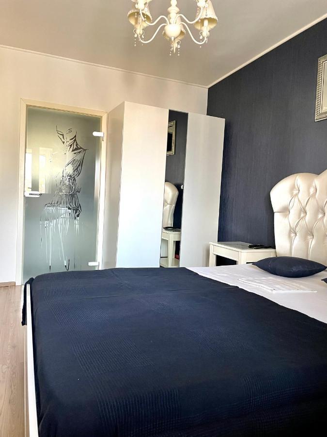 Ferienwohnung Apartament Cu 3 Dormitoare Jolie.M Galaţi Exterior foto