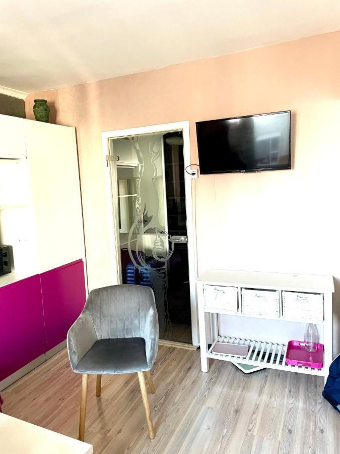Ferienwohnung Apartament Cu 3 Dormitoare Jolie.M Galaţi Exterior foto