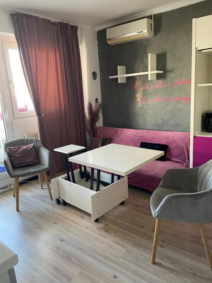 Ferienwohnung Apartament Cu 3 Dormitoare Jolie.M Galaţi Exterior foto